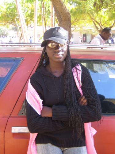 UNE TRES BELLE FILLE